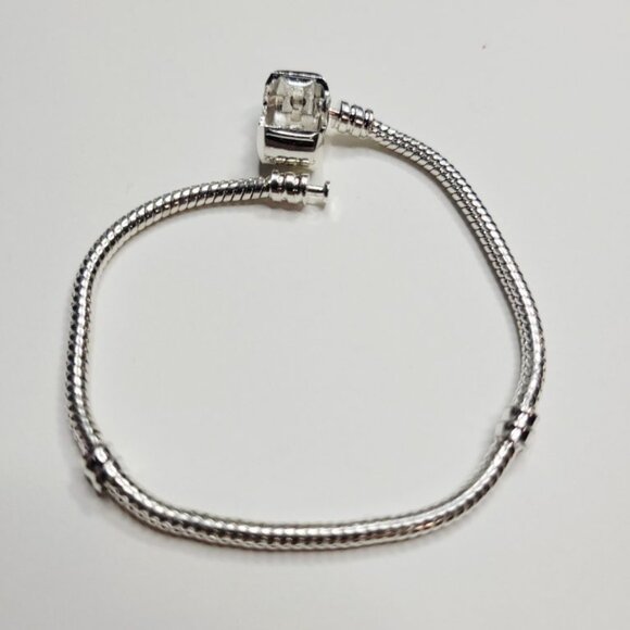 NWT Pandora Style Snake Chain Bracelet Snap Lock Barrel For Charms Shiny Silver - Picture 2 of 3